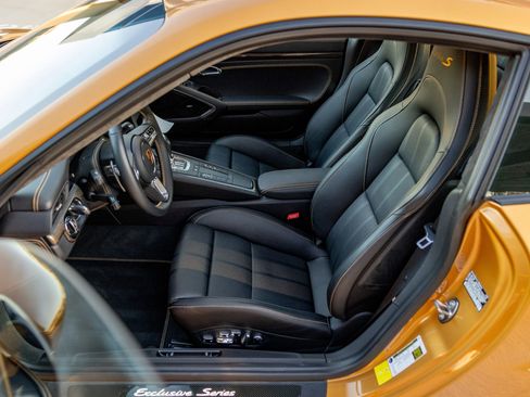 Used 2018 Porsche 911 Turbo S image 11