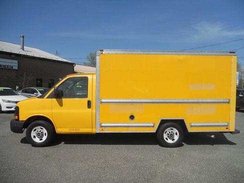 Used 2011 GMC Savana 3500 RWD image 1