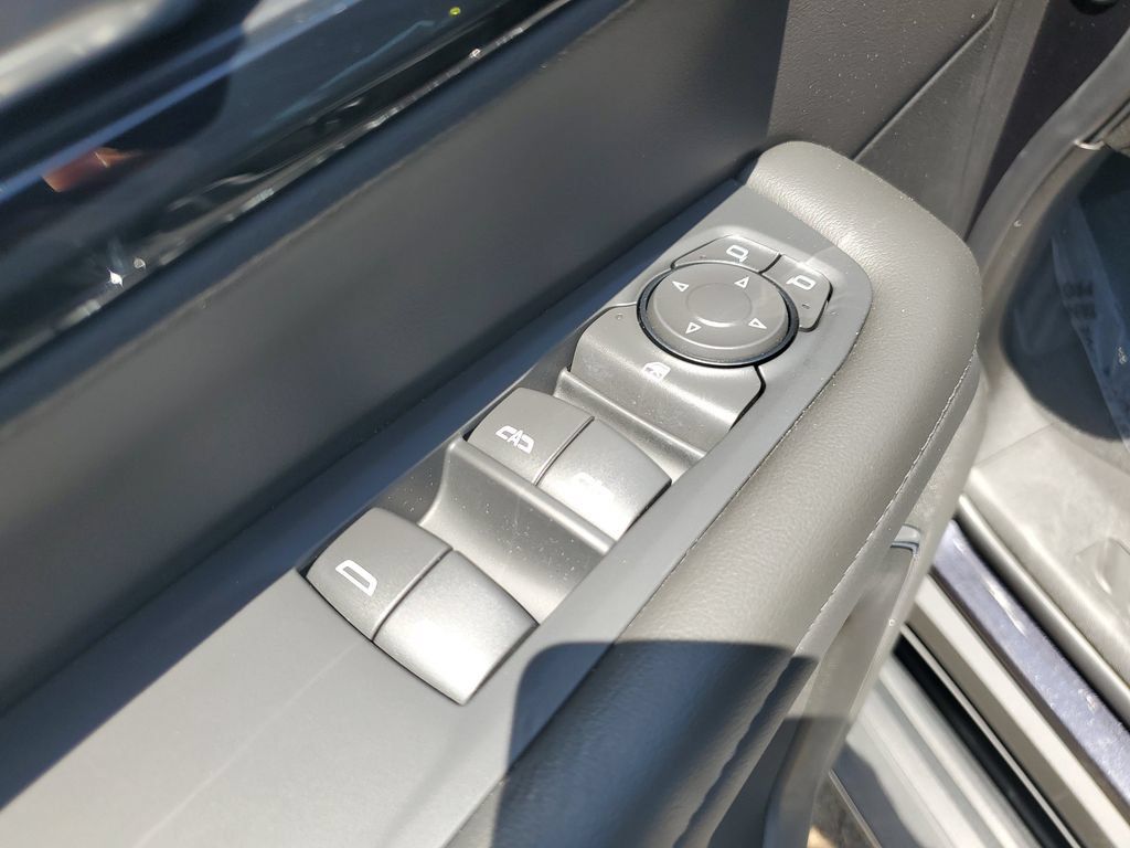 Used 2026 Chevrolet Tahoe LS RWD image 19