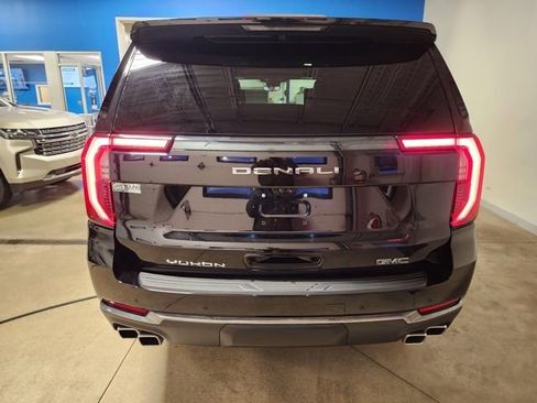 Certified 2025 GMC Yukon Denali Ultimate AWD/4WD image 3