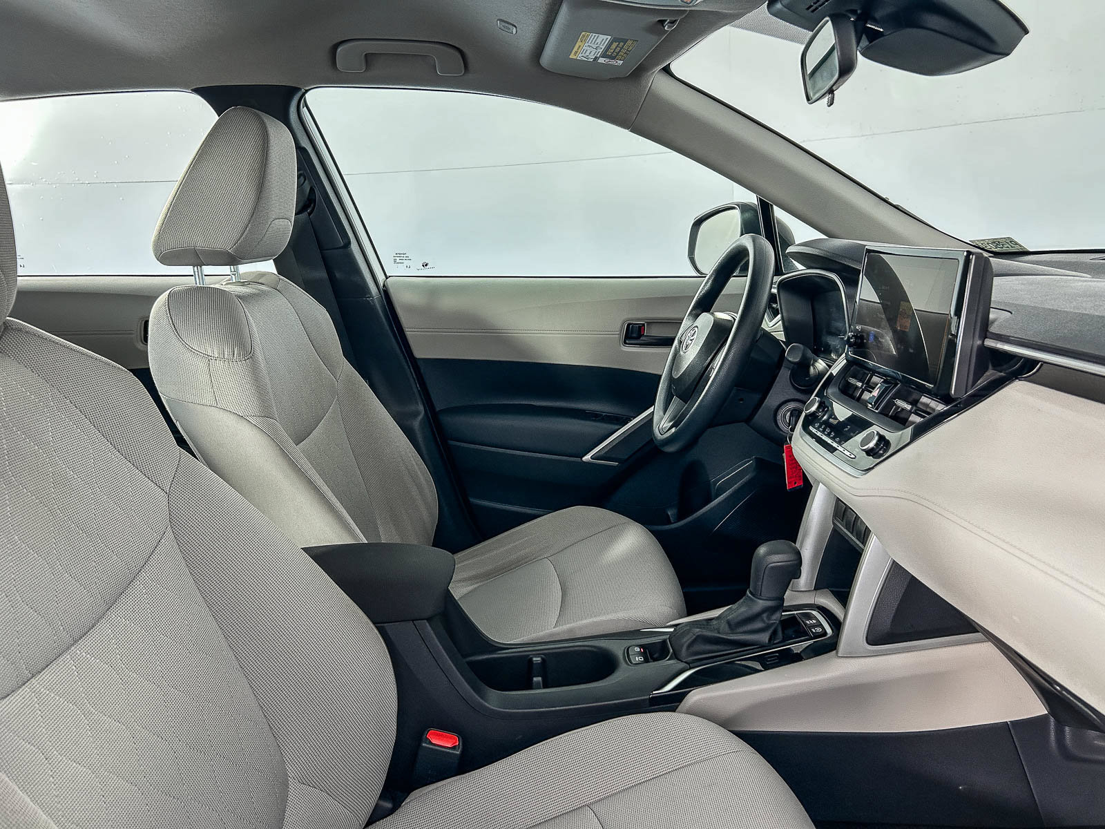 Used 2025 Toyota Corolla Cross L FWD image 19