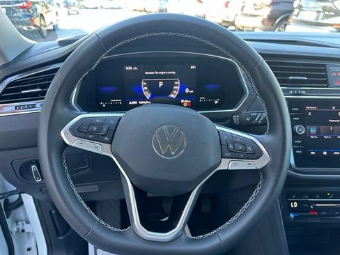 Used 2023 Volkswagen Tiguan SE AWD/4WD image 17