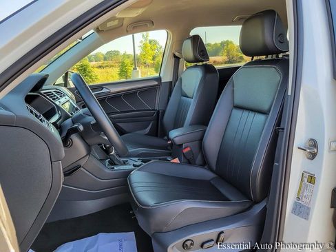 Used 2022 Volkswagen Tiguan SE image 8