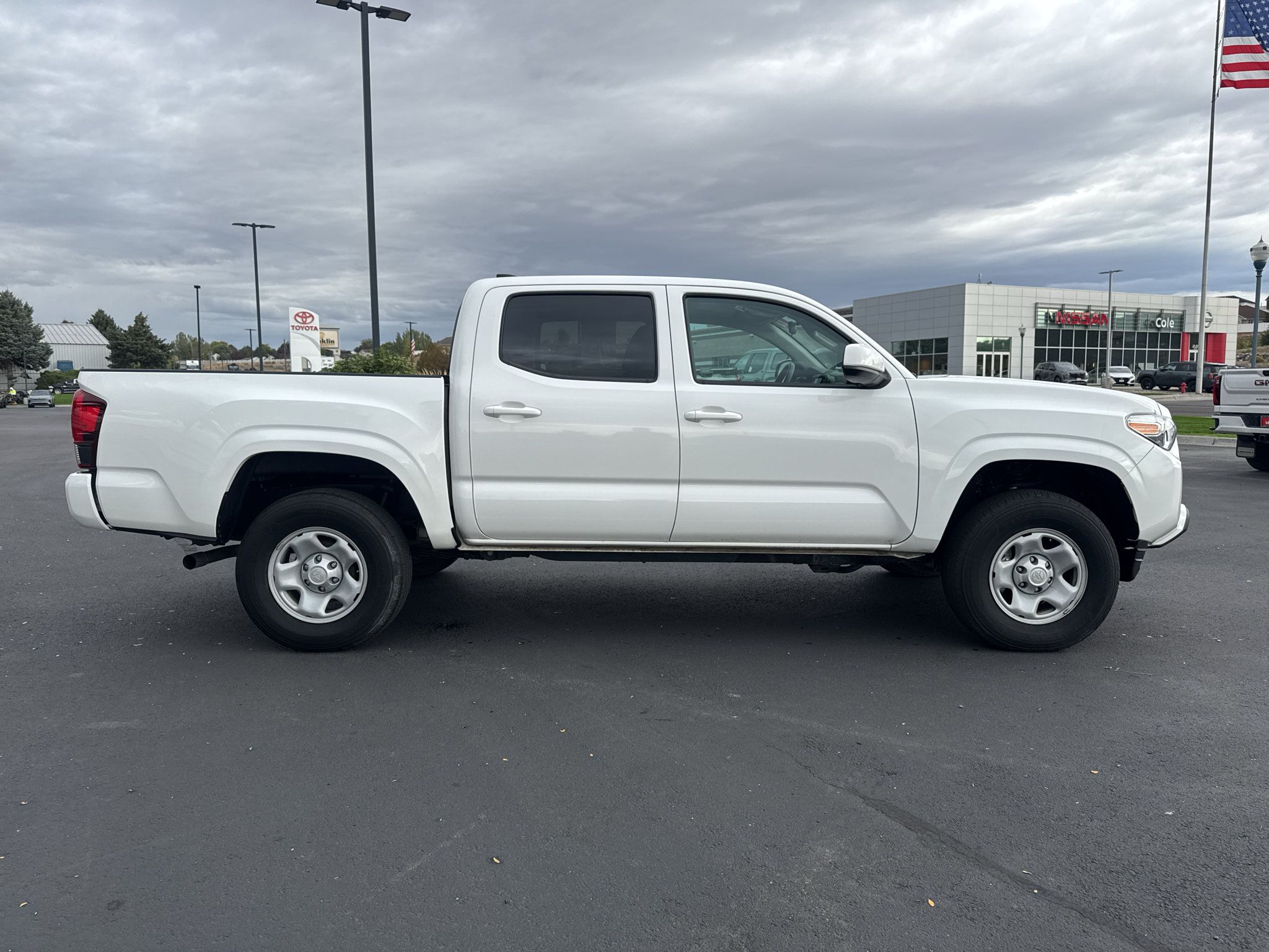 Certified 2023 Toyota Tacoma SR AWD/4WD image 2