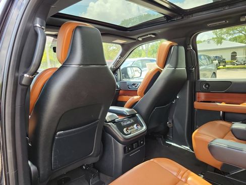 Certified 2020 Lincoln Navigator Reserve w/ Equipment Group 201A Reserve AWD/4WD image 10