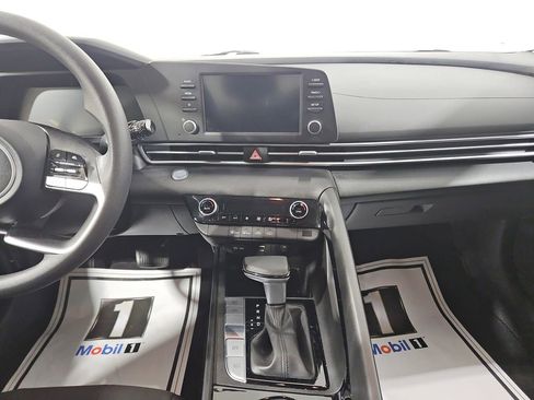 Certified 2025 Hyundai Elantra Hybrid FWD image 18