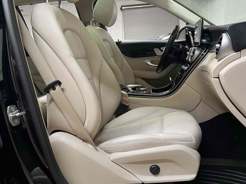 Used 2018 Mercedes-Benz GLC 300 4MATIC image 34