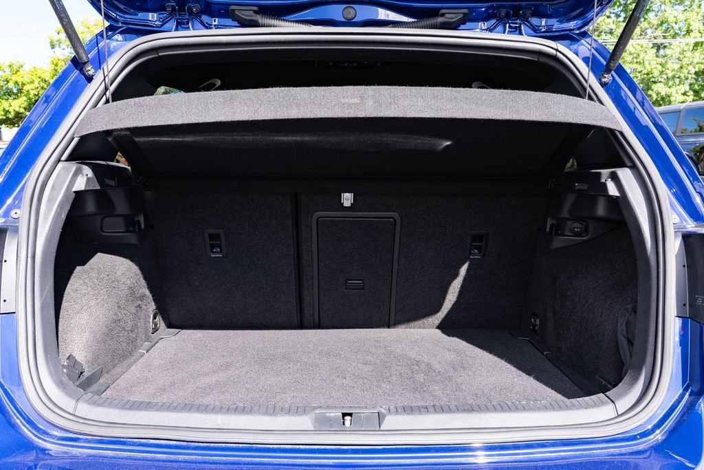 Used 2018 Volkswagen Golf R 4-Door AWD/4WD image 8