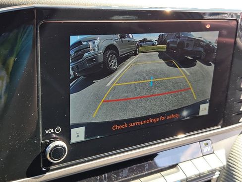Used 2025 Toyota Camry SE FWD image 19