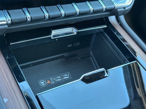 Used 2025 GMC Yukon Denali image 12