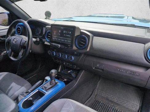 Used 2018 Toyota Tacoma TRD Sport w/ Technology Package image 24