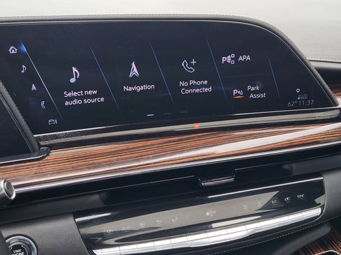 Used 2023 Cadillac Escalade ESV Premium Luxury AWD/4WD image 18