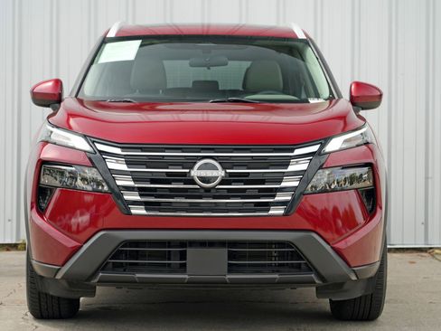 Used 2024 Nissan Rogue SV w/ SV Premium Package image 6