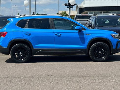 Used 2023 Volkswagen Taos SE AWD/4WD image 3
