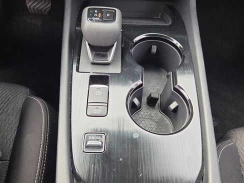 Used 2025 Nissan Rogue SV image 17