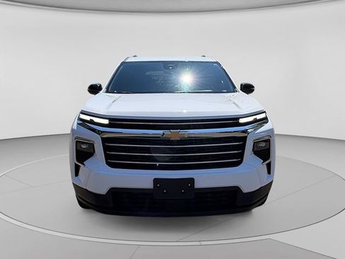 Used 2025 Chevrolet Traverse LT w/ Sun and Wheel Package AWD/4WD image 8
