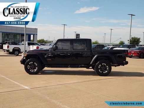Used 2024 Jeep Gladiator Rubicon w/ Technology Group AWD/4WD image 7