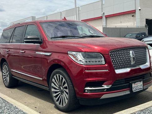 Used 2018 Lincoln Navigator Reserve w/ Technology Package AWD/4WD image 2