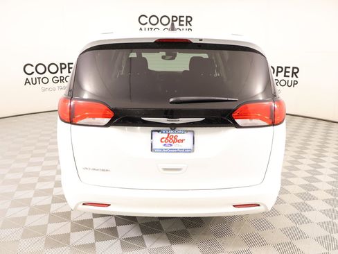 Used 2023 Chrysler Voyager LX image 22