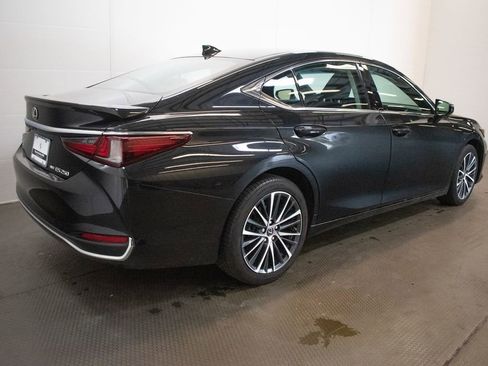Used 2022 Lexus ES 250 w/ Premium Package AWD/4WD image 4