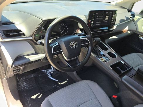 Used 2021 Toyota Sienna LE FWD image 19