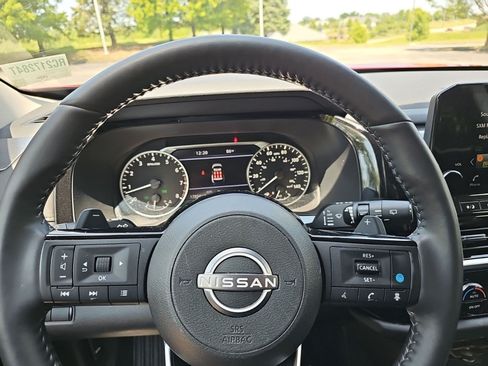 Used 2024 Nissan Pathfinder SL AWD/4WD image 21
