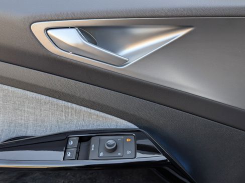 Used 2025 Volkswagen ID.4 Limited image 15