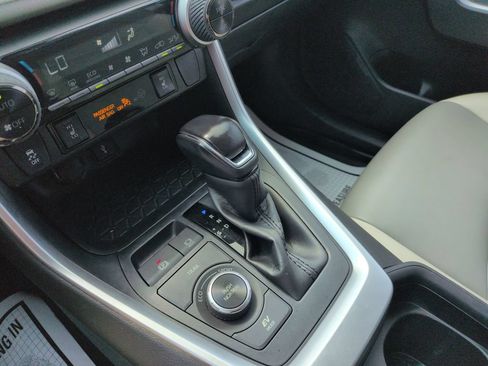 Used 2021 Toyota RAV4 XLE Premium AWD/4WD image 24
