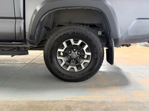 Used 2022 Toyota Tacoma TRD Off-Road w/ Technology Package AWD/4WD image 10