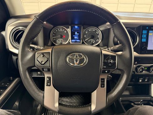 Used 2019 Toyota Tacoma SR5 AWD/4WD image 16
