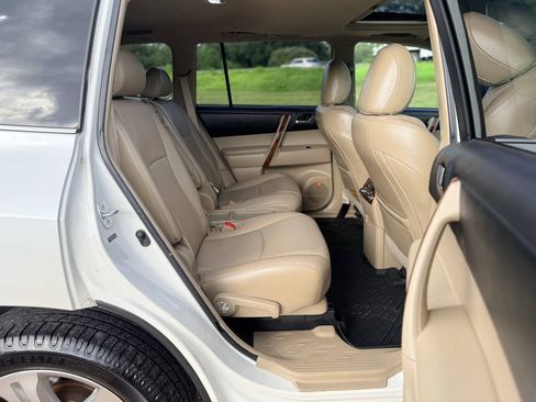 Used 2012 Toyota Highlander Limited w/ Tow Pkg FWD image 25