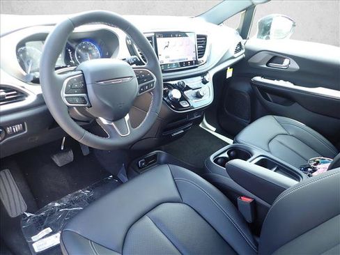 New 2027 Chrysler Pacifica Select AWD/4WD image 12