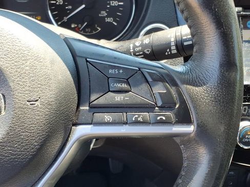 Used 2017 Nissan Rogue SV w/ SV Premium Package AWD/4WD image 21