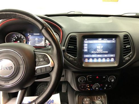 Used 2019 Jeep Compass Trailhawk w/ Leather Interior Group AWD/4WD image 19