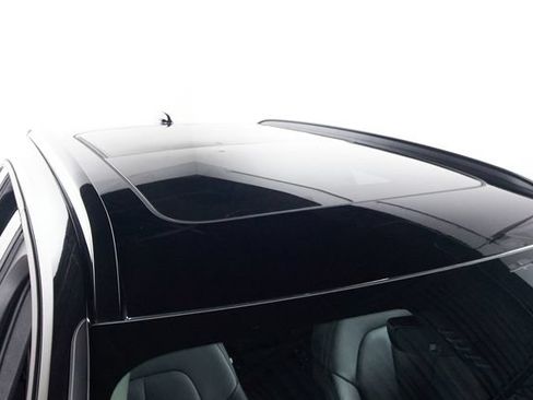 Certified 2024 Volvo XC40 B5 Ultimate w/ Protection Package Premier AWD/4WD image 5