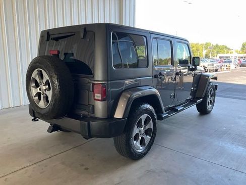 Used 2016 Jeep Wrangler Unlimited Sahara w/ Dual Top Group AWD/4WD image 17
