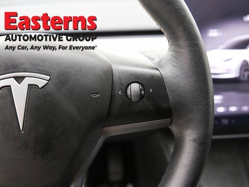 Used 2023 Tesla Model 3 Standard Range image 16