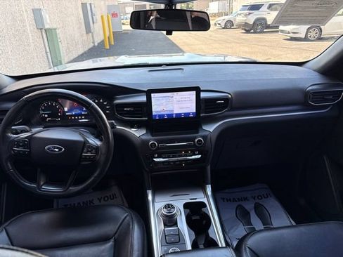 Used 2020 Ford Explorer XLT w/ Equipment Group 202A AWD/4WD image 32