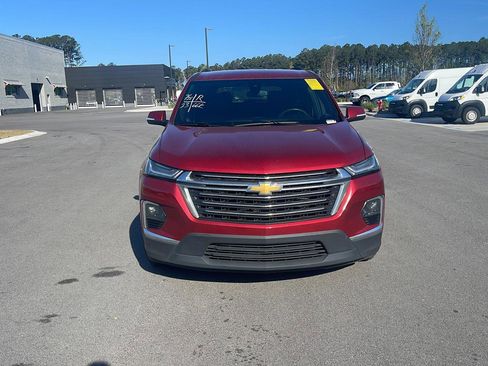 Used 2023 Chevrolet Traverse LT image 3