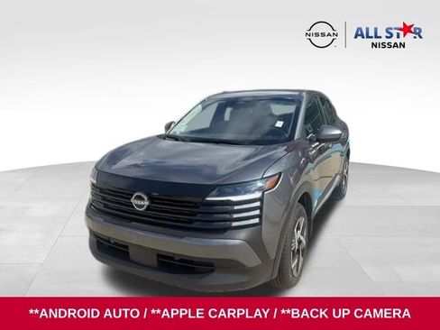 Used 2025 Nissan Kicks SV image 1