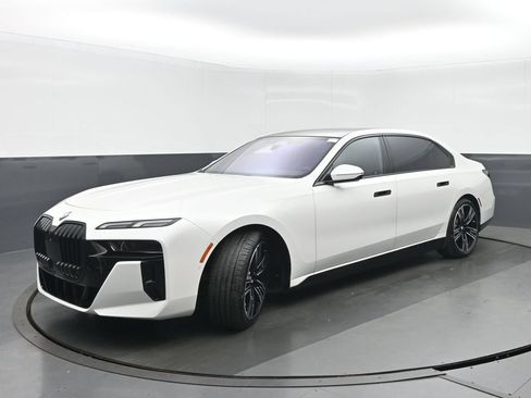 Used 2023 BMW i7 xDrive60 AWD/4WD image 7