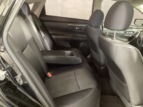 Used 2016 Nissan Altima 2.5 SR w/ LED Appearance Package image 11