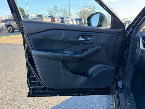 Used 2023 Nissan Rogue SL w/ SL Premium Package image 13