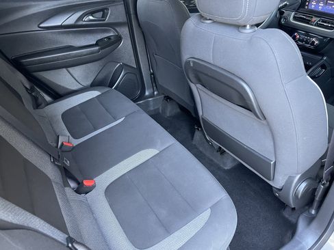 Used 2024 Chevrolet TrailBlazer LT FWD image 24