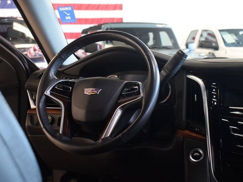 Used 2019 Cadillac Escalade ESV Luxury RWD image 31