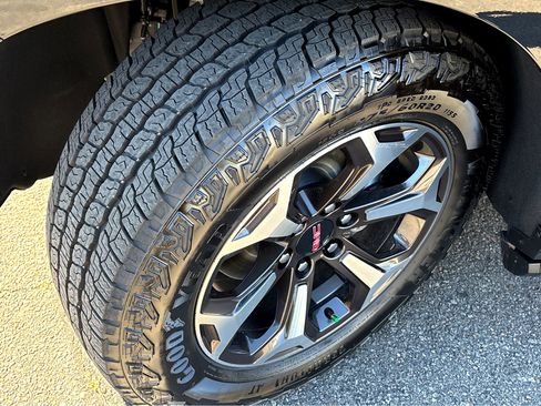 New 2025 GMC Yukon AT4 Ultimate image 30