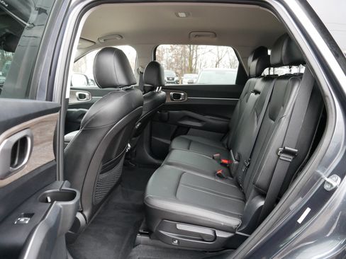 Used 2022 Kia Sorento S image 35