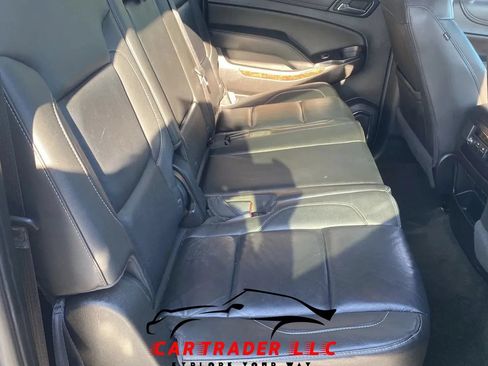 Used 2018 Chevrolet Suburban LT RWD image 15