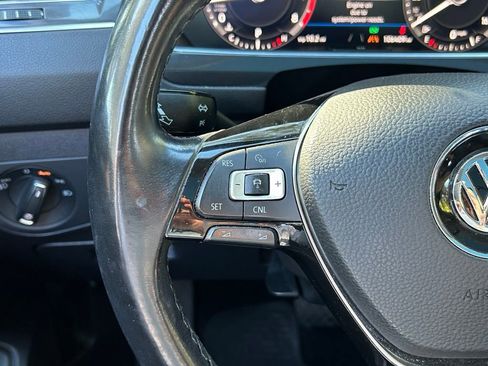 Used 2018 Volkswagen Tiguan SEL Premium image 49