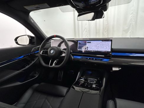 Used 2025 BMW i5 M60 w/ Premium Package image 10